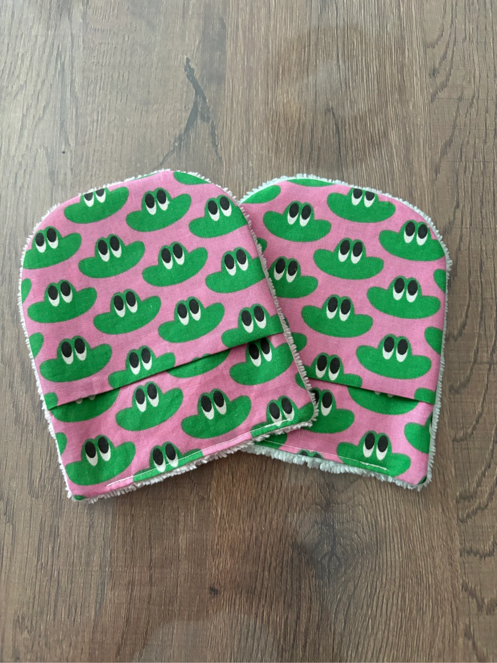 Lot de 2 débarbouillettes motif grenouilles 